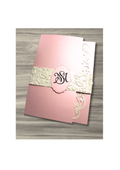 Faire-part Mariage Rose Poudré Romantique | Pochette Dentelle & Gaufrage | Papeterie Mariage Élégante